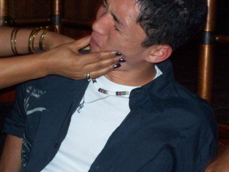 LES MAINS QUI TUENT